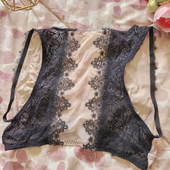 Victoria’s Secret Lace Bralette - Picture 3 of 5